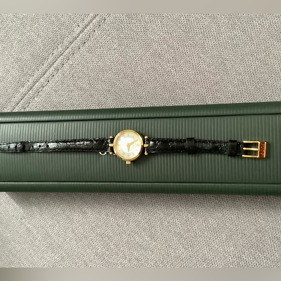 Ladies GUCCI SHELLY LINE watch 🔥🔥🔥 - Picture 6 of 12